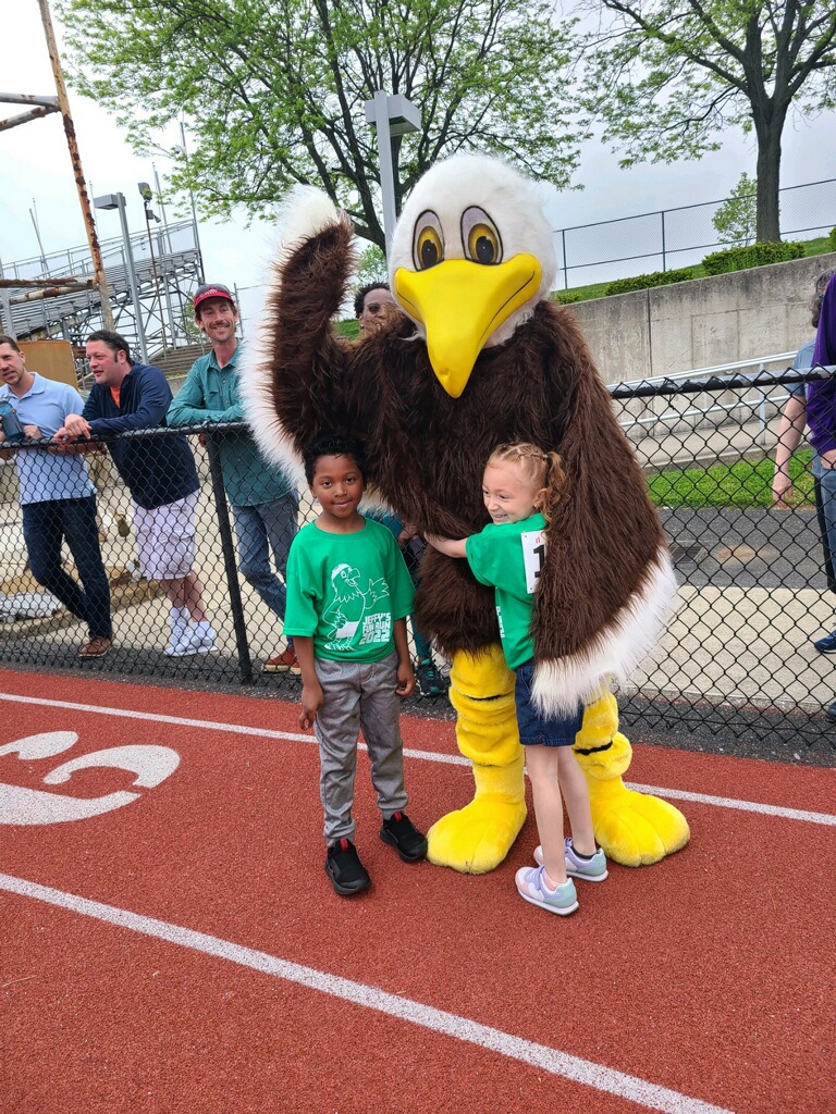 EPSDJefferson's tweet photo. WE DIDI IT!
Last week we held our FIRST RACE for EDUCATION in over THREE YEARS and it was AWESOME!!! A huge THANK YOU to our Jefferson Elementary PTC and our parent volunteers for helping with this exciting day!
WAY TO GO JEFFERSON FAMILY!
#OneJefferson
#EastPennPROUD https://t.co/eIzo6QGaQl