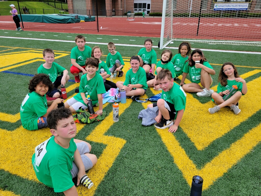 EPSDJefferson's tweet photo. WE DIDI IT!
Last week we held our FIRST RACE for EDUCATION in over THREE YEARS and it was AWESOME!!! A huge THANK YOU to our Jefferson Elementary PTC and our parent volunteers for helping with this exciting day!
WAY TO GO JEFFERSON FAMILY!
#OneJefferson
#EastPennPROUD https://t.co/eIzo6QGaQl