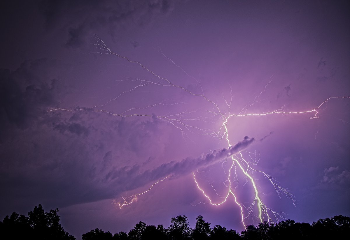 Last night storm <a href="/allyblakewx/">Ally Blake</a> <a href="/AdamBurnistonWX/">Adam Burniston WLWT</a>
 <a href="/Kentuckyweather/">Chris Bailey</a> <a href="/JimWKYT/">Jim Caldwell ⛈️</a> <a href="/MarcWeinbergWX/">Marc Weinberg</a>
 <a href="/ajsg/">AJSG🙏🏾❤WxPhotoArtLady♉🎨</a> <a href="/cloudymamma/">Cloudymamma</a> <a href="/JAclouds/">Ja</a> <a href="/thekyniche/">Johnnie Nicholson</a>
<a href="/StormHour/">#StormHour</a> <a href="/BluegrassScenes/">Scenes of the Bluegrass</a> <a href="/cjwxguy56/">Chris Johnson FOX 56 Weather</a> <a href="/Flickr/">Flickr</a> <a href="/StormWatchersz/">Storm Watchers</a>  <a href="/cloudyskys/">Wana'ao</a> #thunderstorm #Lightning