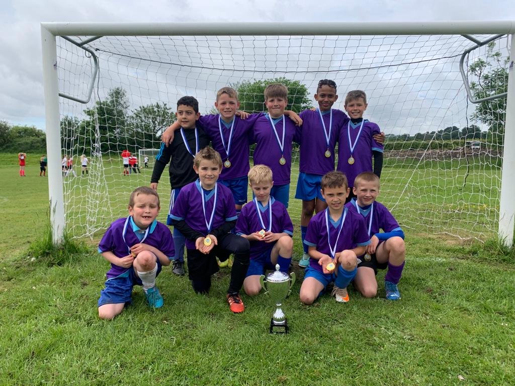 OffasMeadAc's tweet photo. Today is a good day to be a champion! Gold medalist year 3/4's and our second place team in the year 6 division - @ProStarSports1  thank you for organising this tournament⚽️🥇🥈#wearethechampions #OMAzing https://t.co/ewCc9pseWX