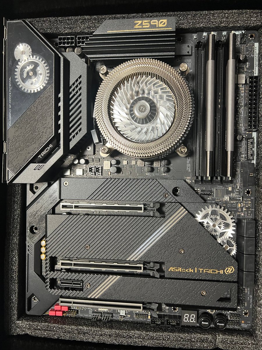 Armored_Geno's tweet photo. このセットアップが出た当初からやりたかった( 'Θ')
#ASRock #Themaltake #Taichi #Engine27 https://t.co/A9mqjKjKhl