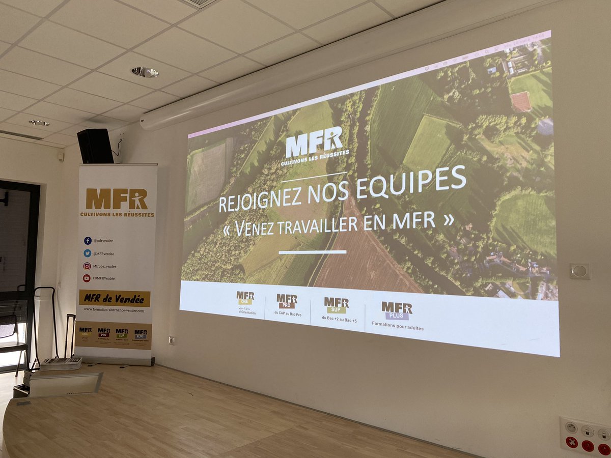 VITALIYannick's tweet photo. Véritable succès cet après midi pour la première réunion d’information sur les emplois proposés en MFR de Vendée.
Plus de 60 personnes présentes pour découvrir nos valeurs et nos métiers. #MFR85 https://t.co/9C7AsKjhq9
