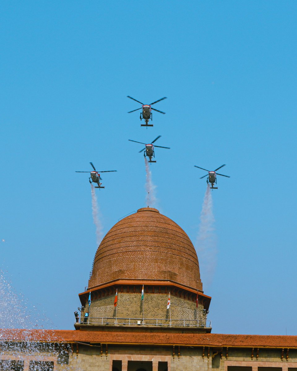 sarang_iaf's tweet photo. PUNE, here we come . Gear up for 30 May 22

#saranghelicopterdisplayteam #indianairforce#iaf #indianarmedforces #aerobatics #displayteam #aviationphotography https://t.co/zIJjwmAiyu