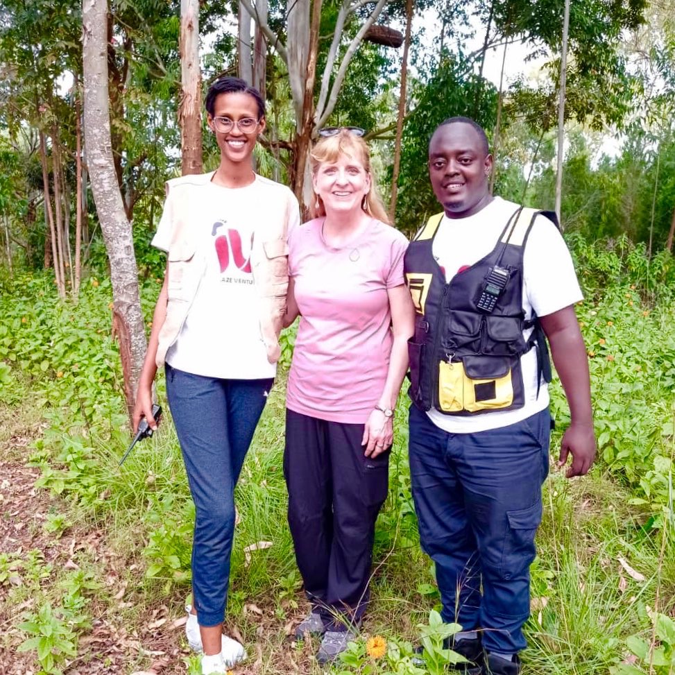 ikazeventures's tweet photo. Thank you for Choosing Us Your Excellency Ambassador 🙏🏽
.
.
Travel in 🇧🇮with our Agency @ikaze_ventures
#USAmbassador #visitburundi #traveltoburundi #burundi #tourism #tembeanyumbani #waterfalls #faillesdesallemands #ikazeventures #viptourism #greenburundi #burundionthemap🇧🇮 https://t.co/pLLuviCcBj