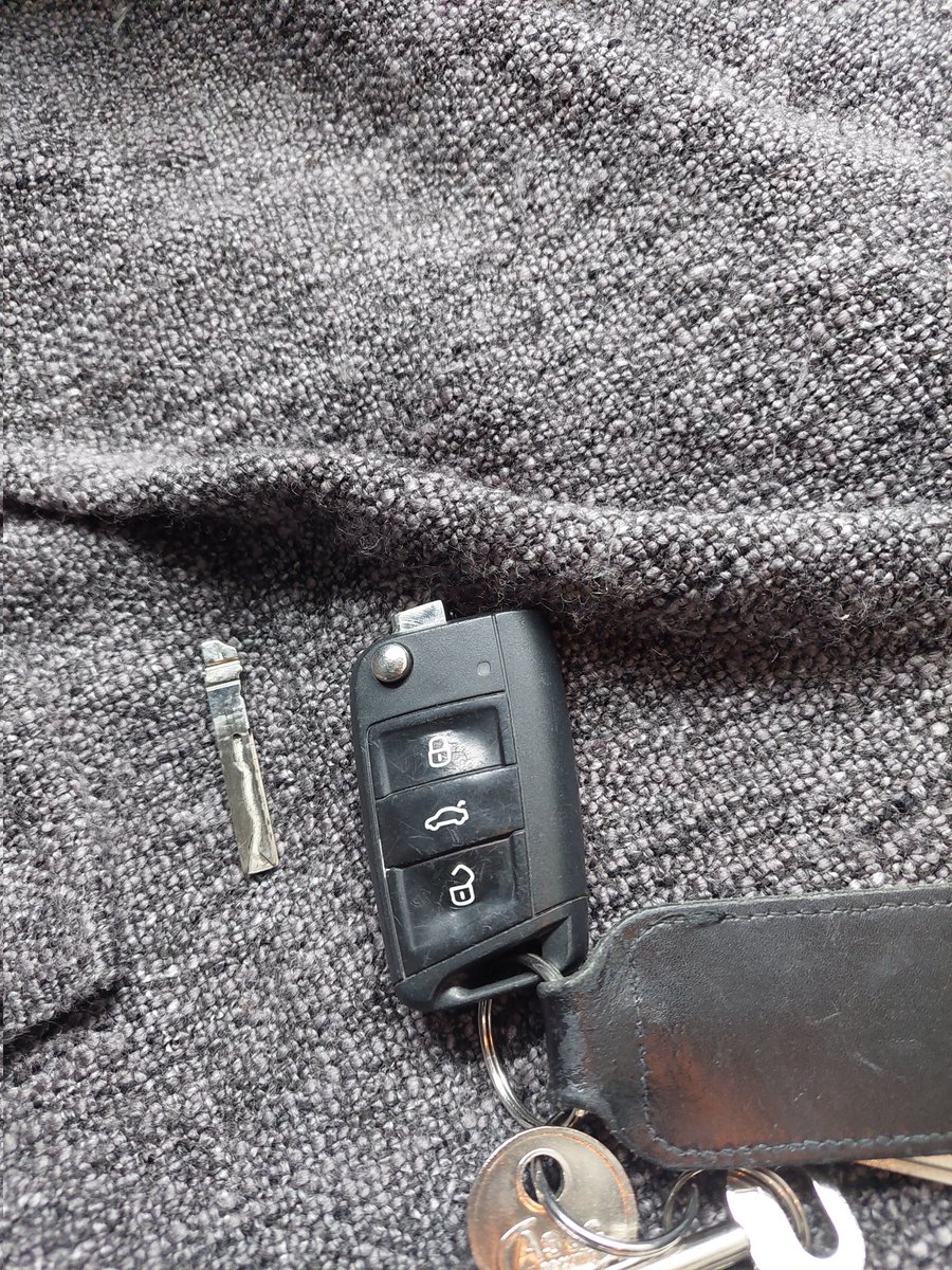Kate_Punc21's tweet photo. Happy Friday, my car key just snapped off mid drive lol xo https://t.co/WufNBsEptE
