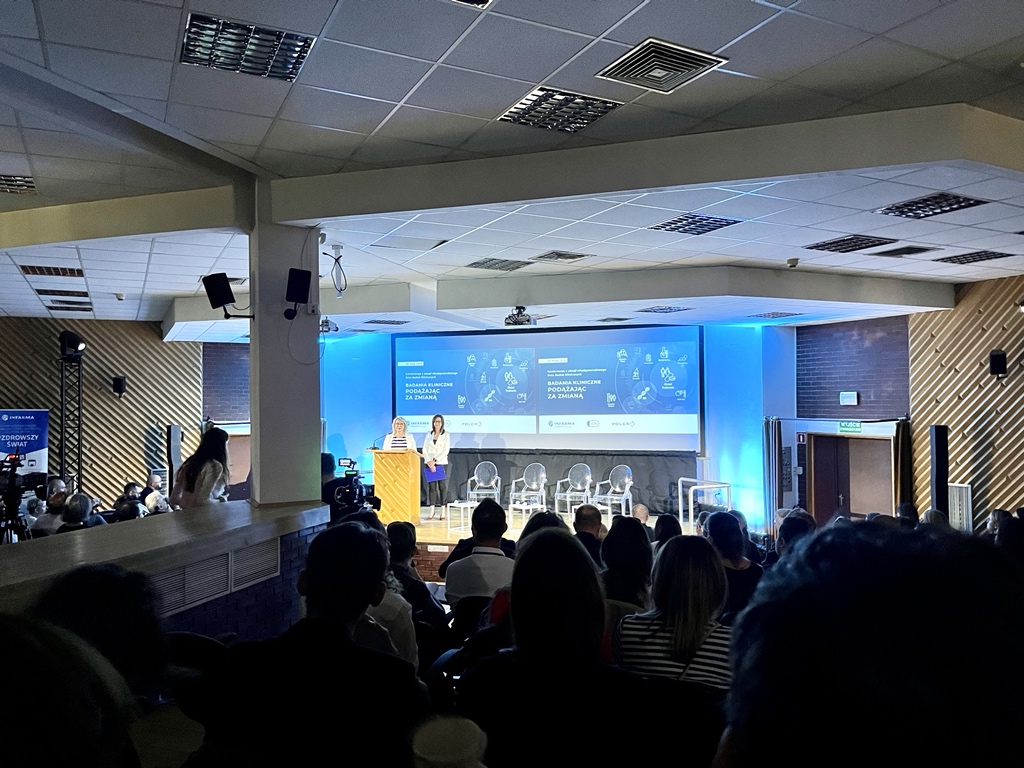 MarcelMlynczak's tweet photo. Na konferencji „Badania kliniczne - Podążając za zmianą” w ramach #dzienbadanklinicznych #badaniakliniczne @Infarma_PL #GCPpl #POLCRO https://t.co/tZ1NTRm9up