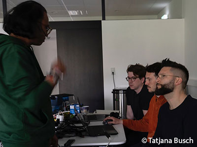 Kunstwerke über die pure Kraft der Gedanken erschaffen? Wovon die ein oder andere künstlerisch begabte Person noch träumt, ist im #BRAINPALACE bereits Realität: iao.fraunhofer.de/de/presse-und-… <a href="/ArsElectronica/">Ars Electronica</a> #tatjanabusch #neuroscience