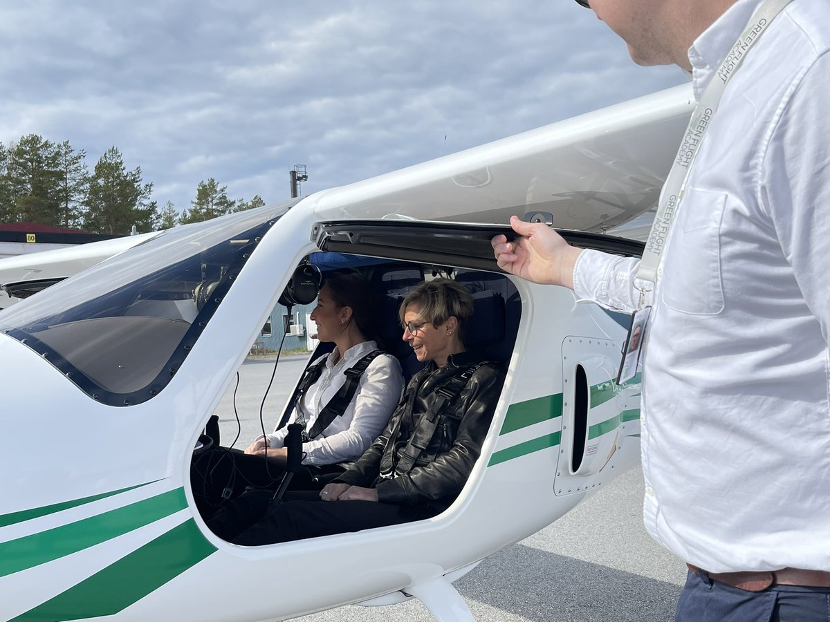 Ballscrews's tweet photo. Wow! @SkellefteaAirpt with #GBIP #girlpower ##sustainableaviation https://t.co/HOMTn3bWbC