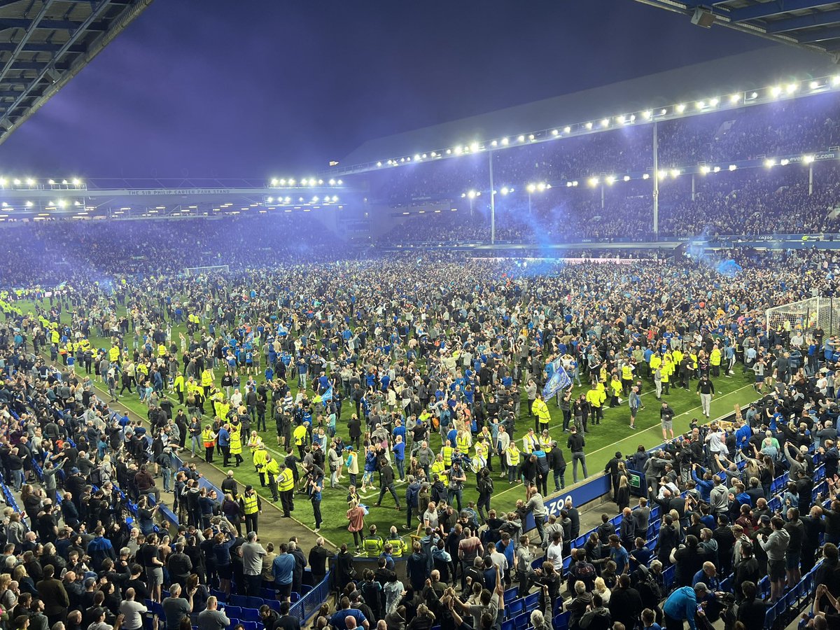 cj87EFC's tweet photo. @Sjopinion10 It wasn't a celebration. It was the annual meet up of everyone who's slept with your mum. Unfortunately, not everyone could attend. https://t.co/BoIVRCUWPc