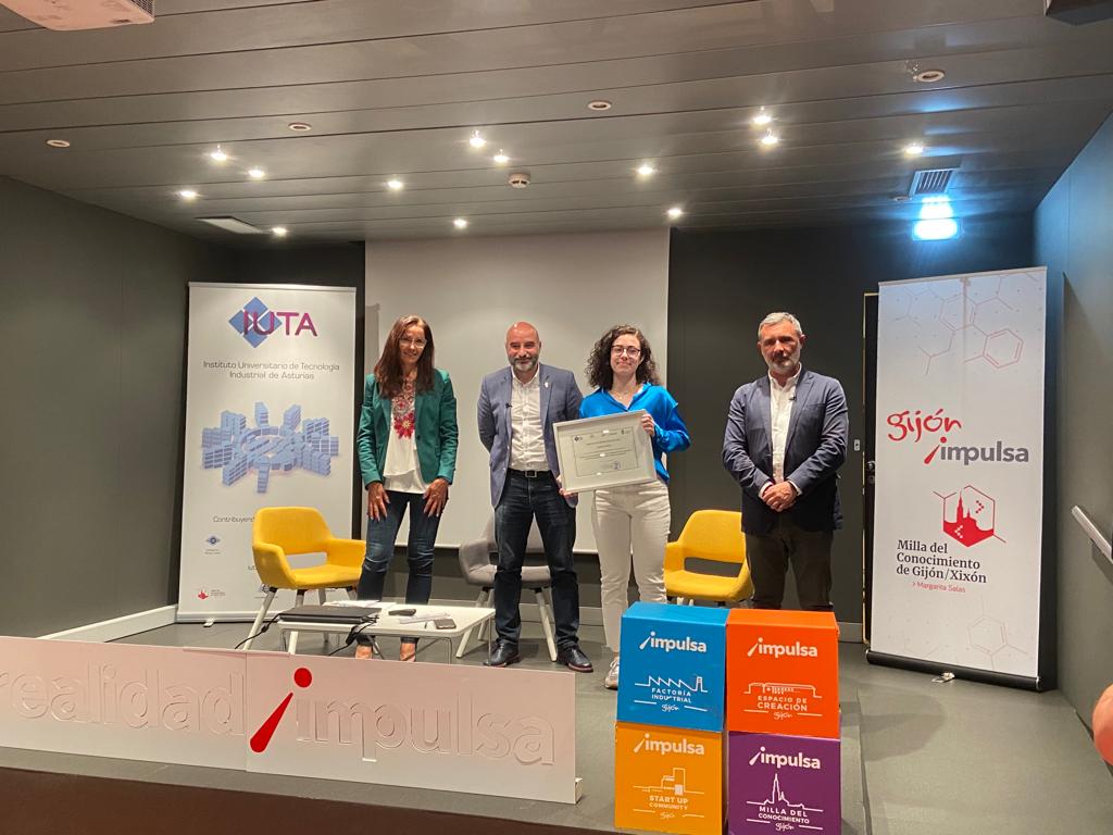 pavitek_es's tweet photo. Hoy queremos felicitar a Celia Delgado, que ha recibido el primer premio de la Jornada de presentación de Proyectos #IUTA 2021.

Orgullosos de que hayan premiado su #proyecto sobre la #seguridad y eficiencia en la interacción vehículo-#pavimento, en el que colaboró #Pavitek. https://t.co/0MlcgKsaSX