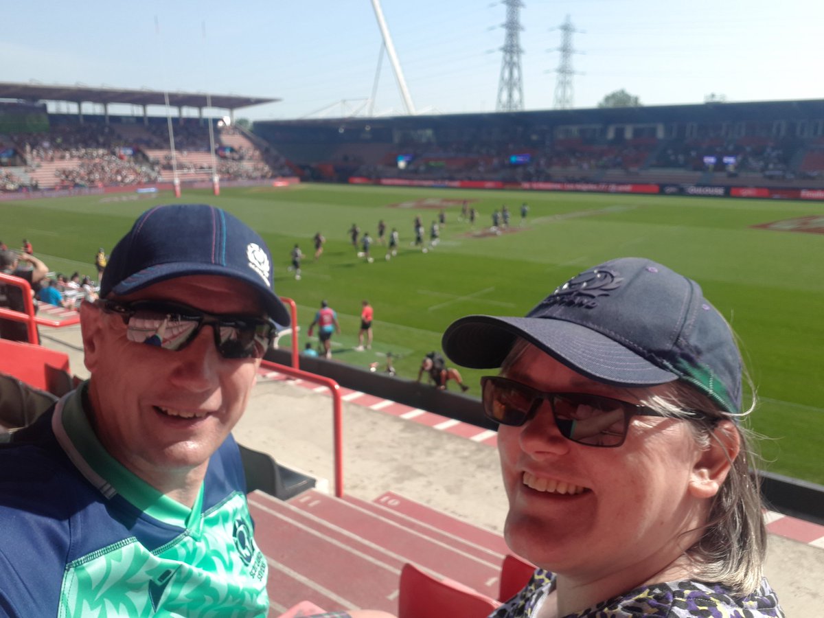 Lovely first day at the Toulouse sevens. Bit cosy for the players.