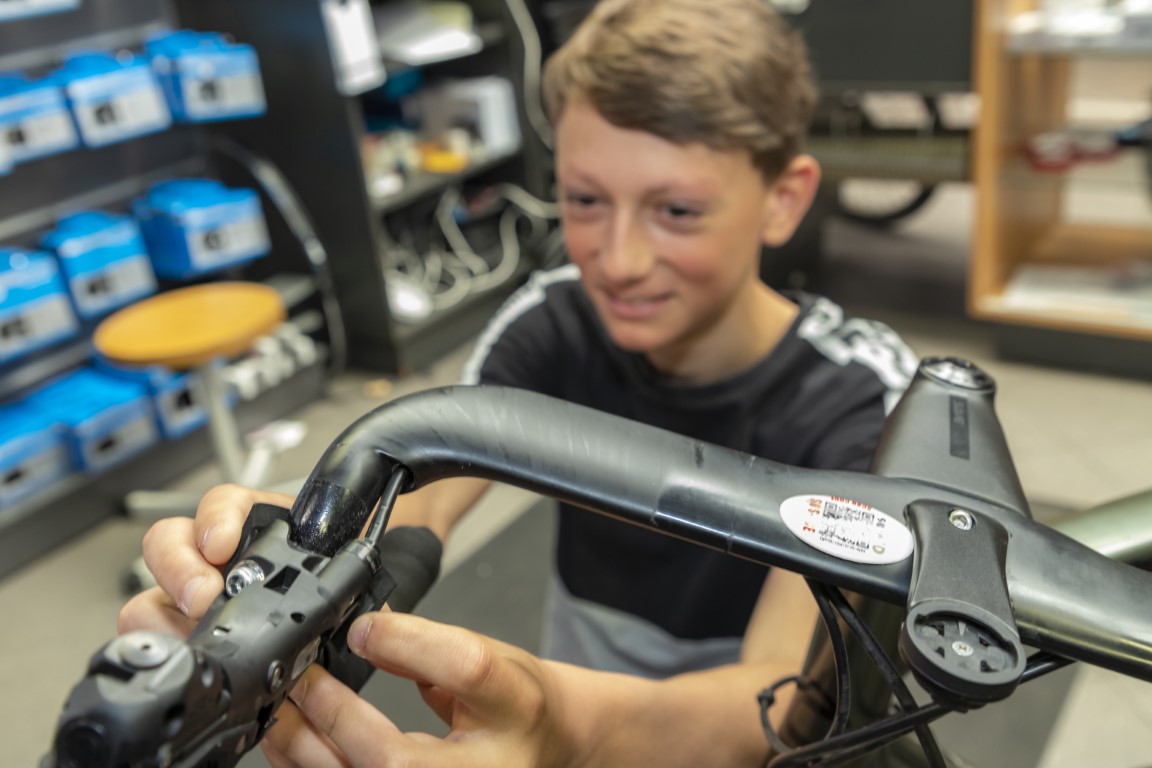 Wat een geweldige dag was het gisteren! De deelnemende bedrijven hadden voor de leerlingen een mooi programma in elkaar gezet met een afwisseling van kijken en doen. Voor iedereen die heeft bijgedragen aan onze Doe Dag: enorm bedankt! #blijmetonzeberoepsbeoefenaren #vmbodoetertoe