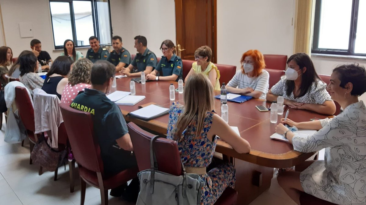 DelGobEnAragon's tweet photo. 🟣 Reunión de coordinación en materia de violencia de género para la comarca de la Ribera Baja del Ebro celebrada en la @DelGobEnAragon
Las partes implicadas se comprometen a seguir avanzando en la protección social ante las agresiones machistas
#VioGén #RiberaBajadelEbro https://t.co/1F8cARxdfv
