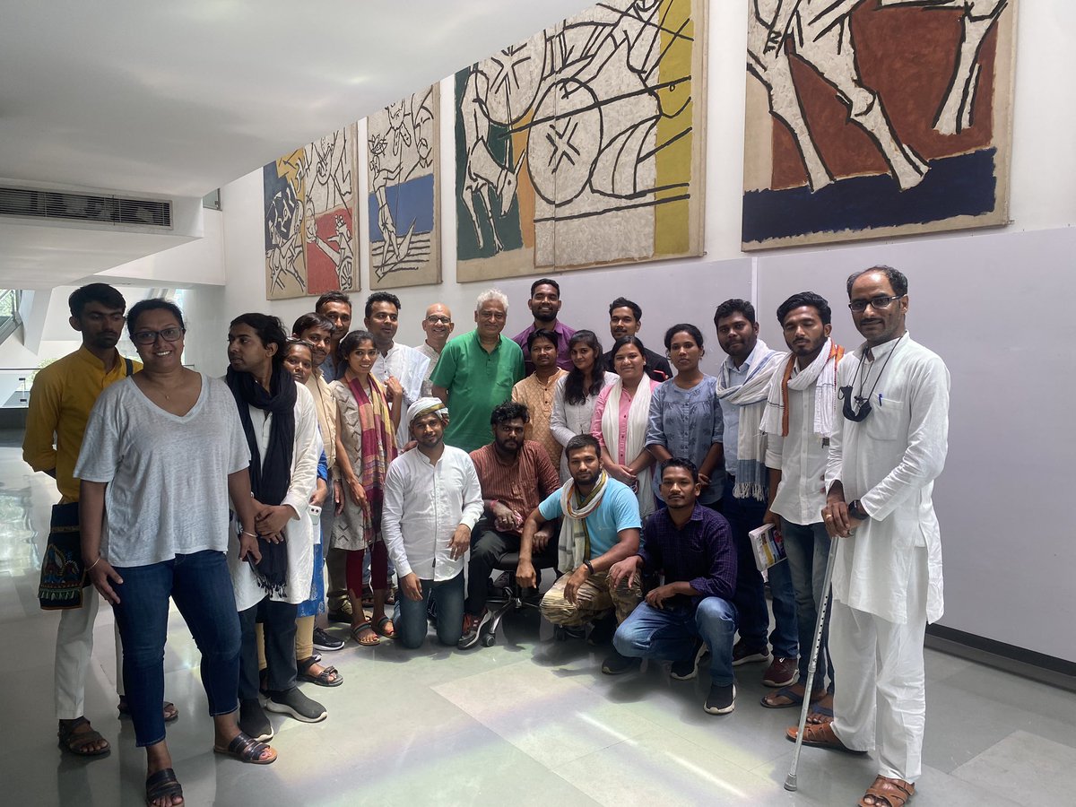 sardesairajdeep's tweet photo. Super morning spent with young leaders of Disom, a leadership school for grassroots leaders from across India, incl an excellent woman sarpanch Lalita from Melghat. All brimming with idealism. Far from usual netas on tv. There is a Bharat beyond India that fills you with hope!👍 https://t.co/7DYZCfSIz2