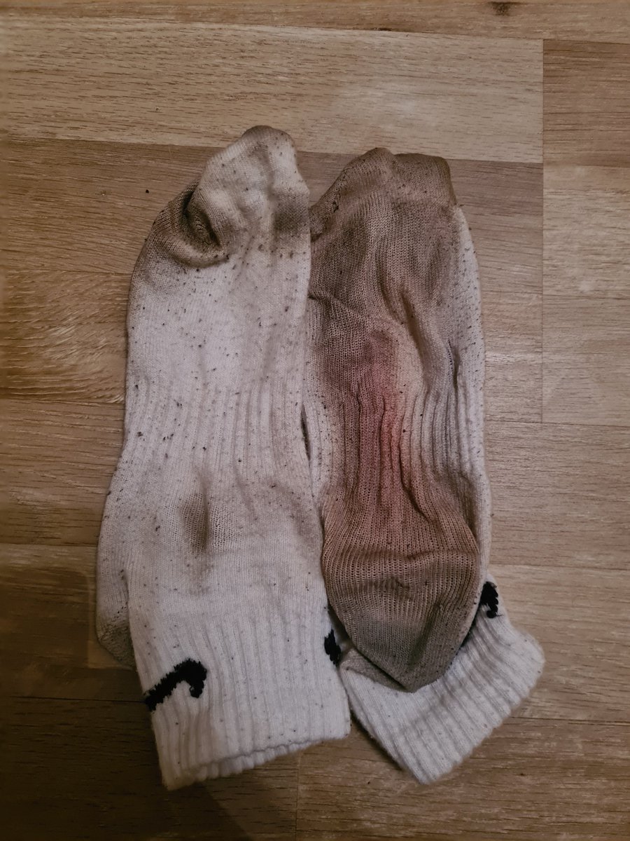MasterOfSocks2's tweet photo. Ein Snack für ein Sklaven 🧦😋 https://t.co/bXpAavQN3I