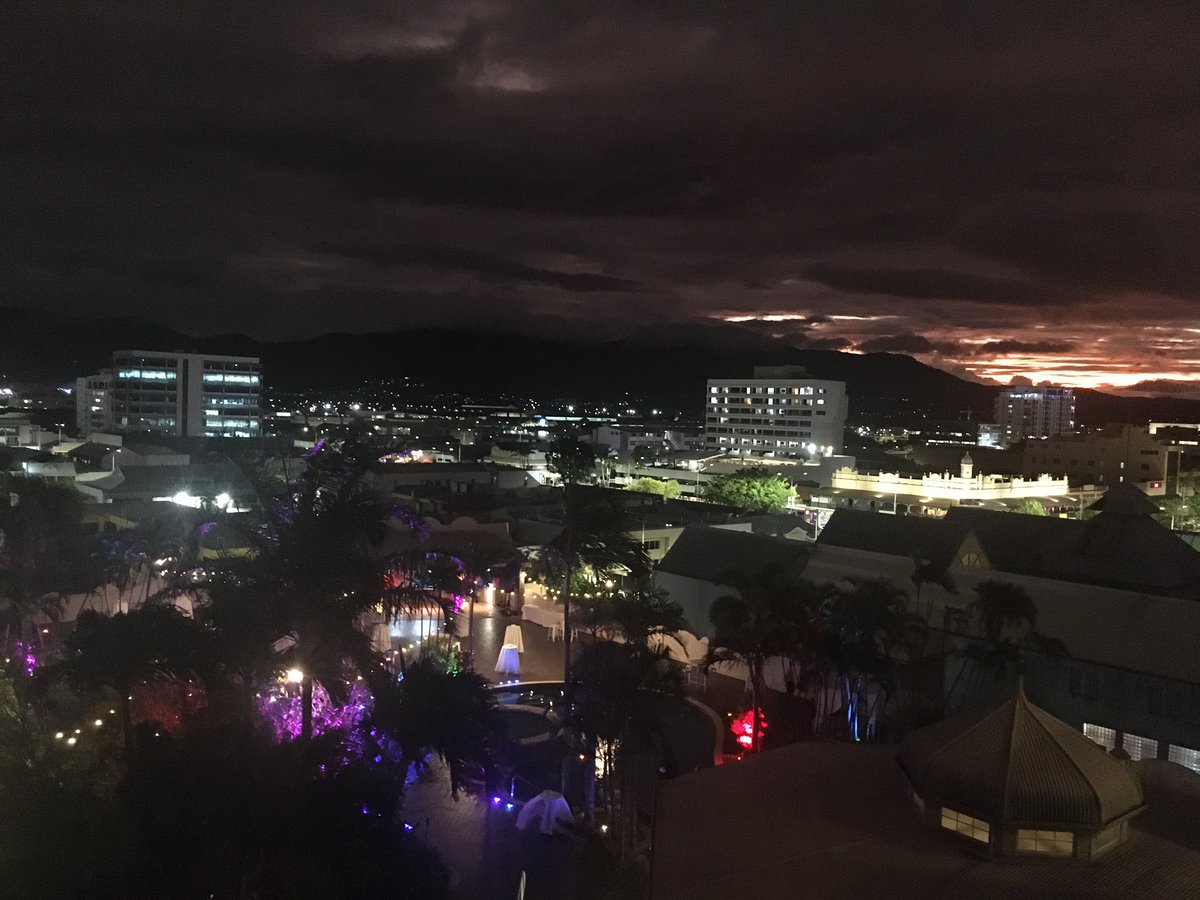 tanyajoybrown's tweet photo. As the sun sets ☀️ on day 1 of #ASMIRT2022 the lights come on for the #VisionRT Tropical 🌴 pool party! Can’t wait for my VisionRTini! 🍹 #ASMIRTorg https://t.co/wzqlYxkesr