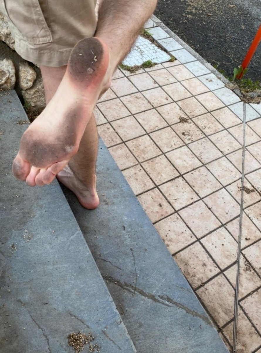 MasterOfSocks2's tweet photo. Ein Sklave verdient keine Schuhe 😈 https://t.co/O8HHZD75Wq