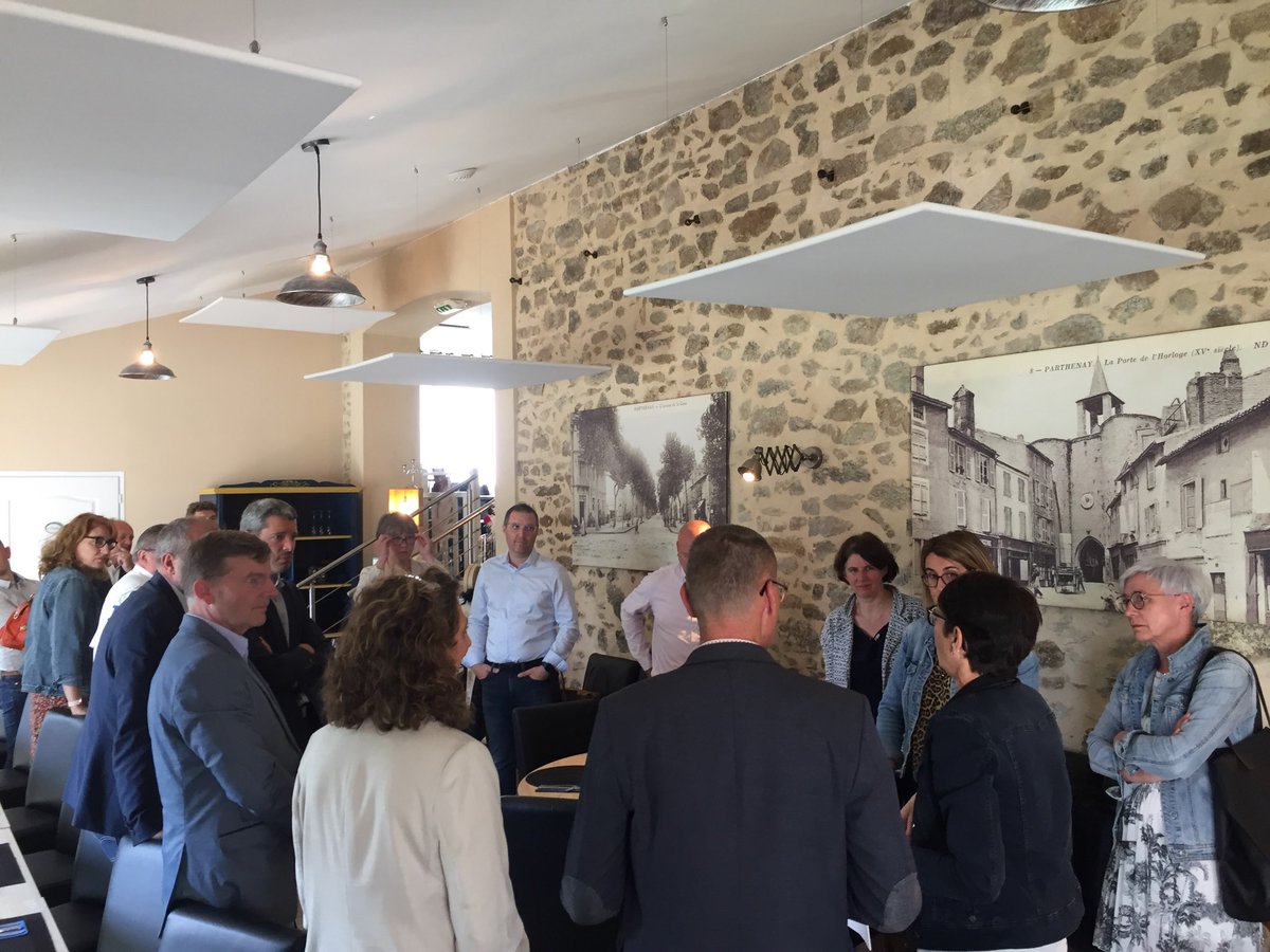 ChristelAbatut's tweet photo. La semaine dernière les élus CCI de la Gâtine ont organisé une réunion à Parthenay à l'Alysa 💪 Une vingtaine d'entreprises réunies autour du thème de la Marque employeur 👍Un sujet plus que jamais d"importance au regard des difficultés de recrutement actuelles !
Merci  👍😁 https://t.co/NU7R9wD0m3