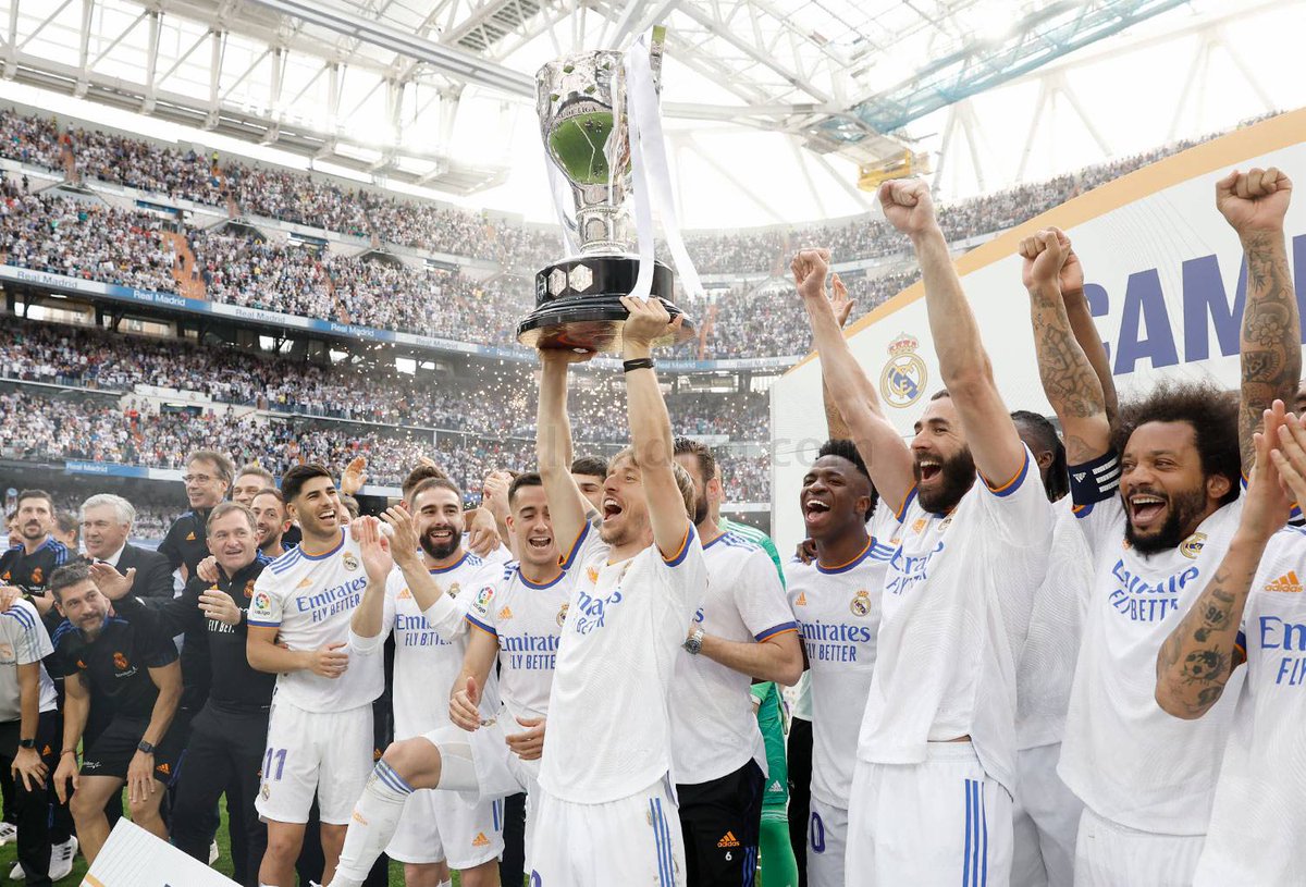 MadridXtra's tweet photo. Last La Liga's game tonight... 

What a run! 🤍 https://t.co/AezSXyZN7w