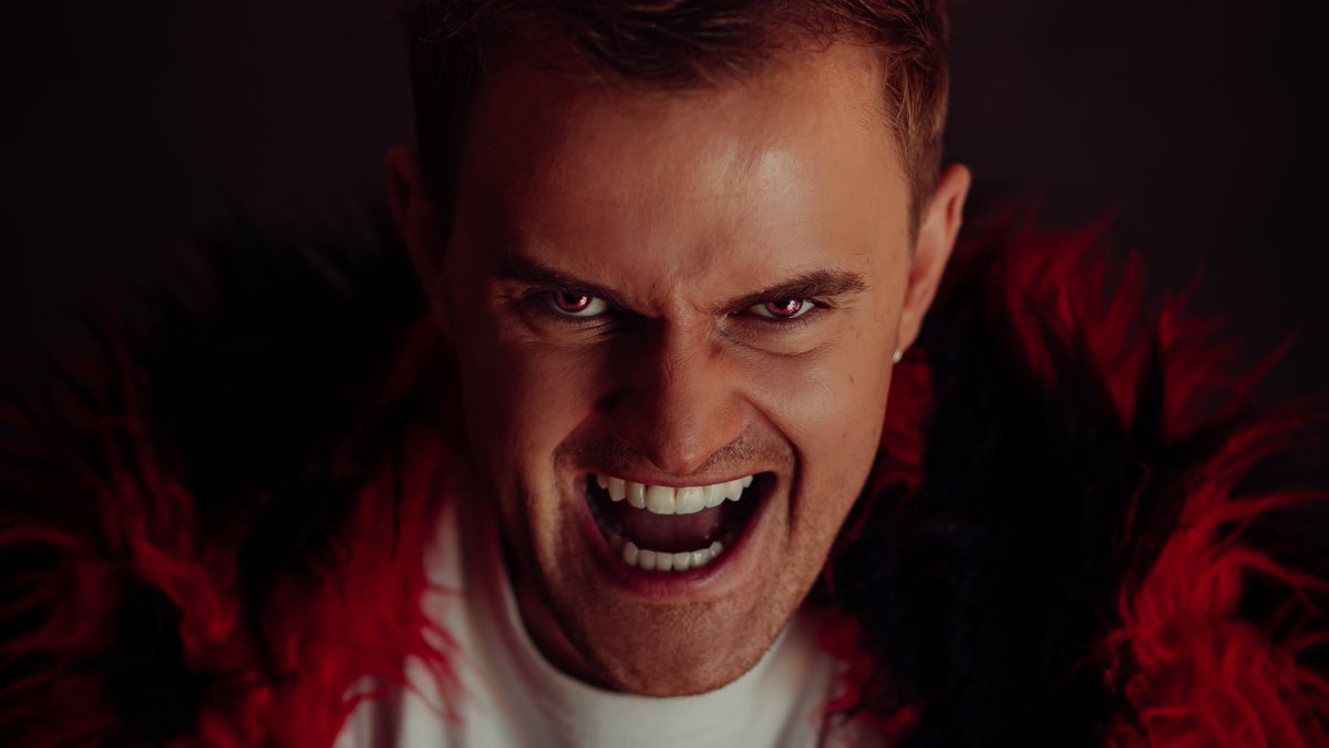 WhatsOnStage's tweet photo. Luke Bayer to star in the UK premiere of DIVA: Live from Hell!
https://t.co/Acx5B0EpNI https://t.co/QqfFHKFghn