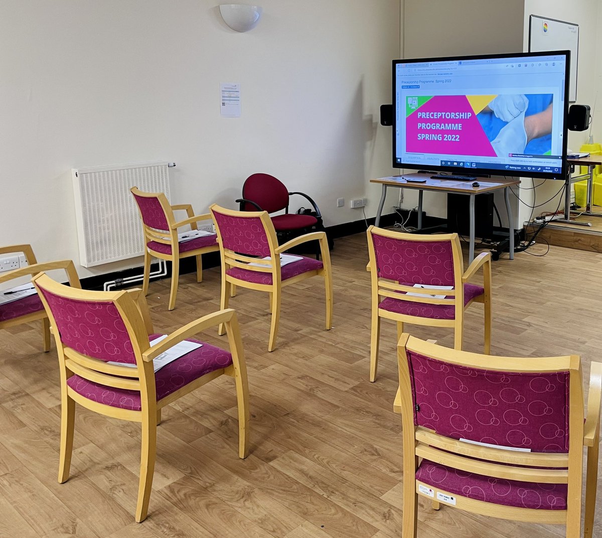 marisse_16's tweet photo. It's another #Preceptorship day! All about #PhysicalIntervention training and #DATIX learning for our newly registered nurses.
@UHSussex @preceptormel https://t.co/ah9RhnwkJF