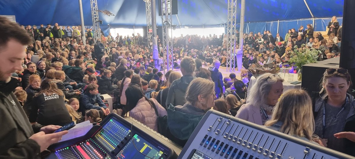 På @Naturmodet slog #99arter det sidste store slag med halen til den store 99arter-quiz. 750 ellevilde elever fra <a href="/HjorringKommune/">Hjørring Kommune</a> dystede i viden om #dknatur og #biodiversitet. #naturmødet @Nordeafonden <a href="/Naturhistorisk/">Naturhistorisk Museum Aarhus</a>