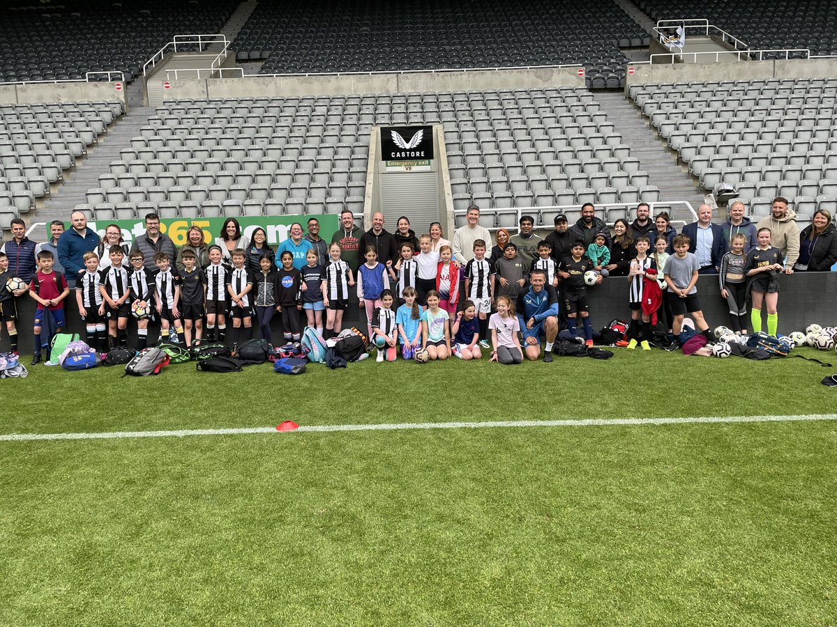 SkylarksHFS's tweet photo. Thank you so much to Lewis and @NU_Foundation for a truly memorable morning at St James Park. You have made children and adults alike, very happy! @Class7HFS @Class6HFS 👏🏻👏🏻⚽️⚽️ https://t.co/DIErPEeiVY