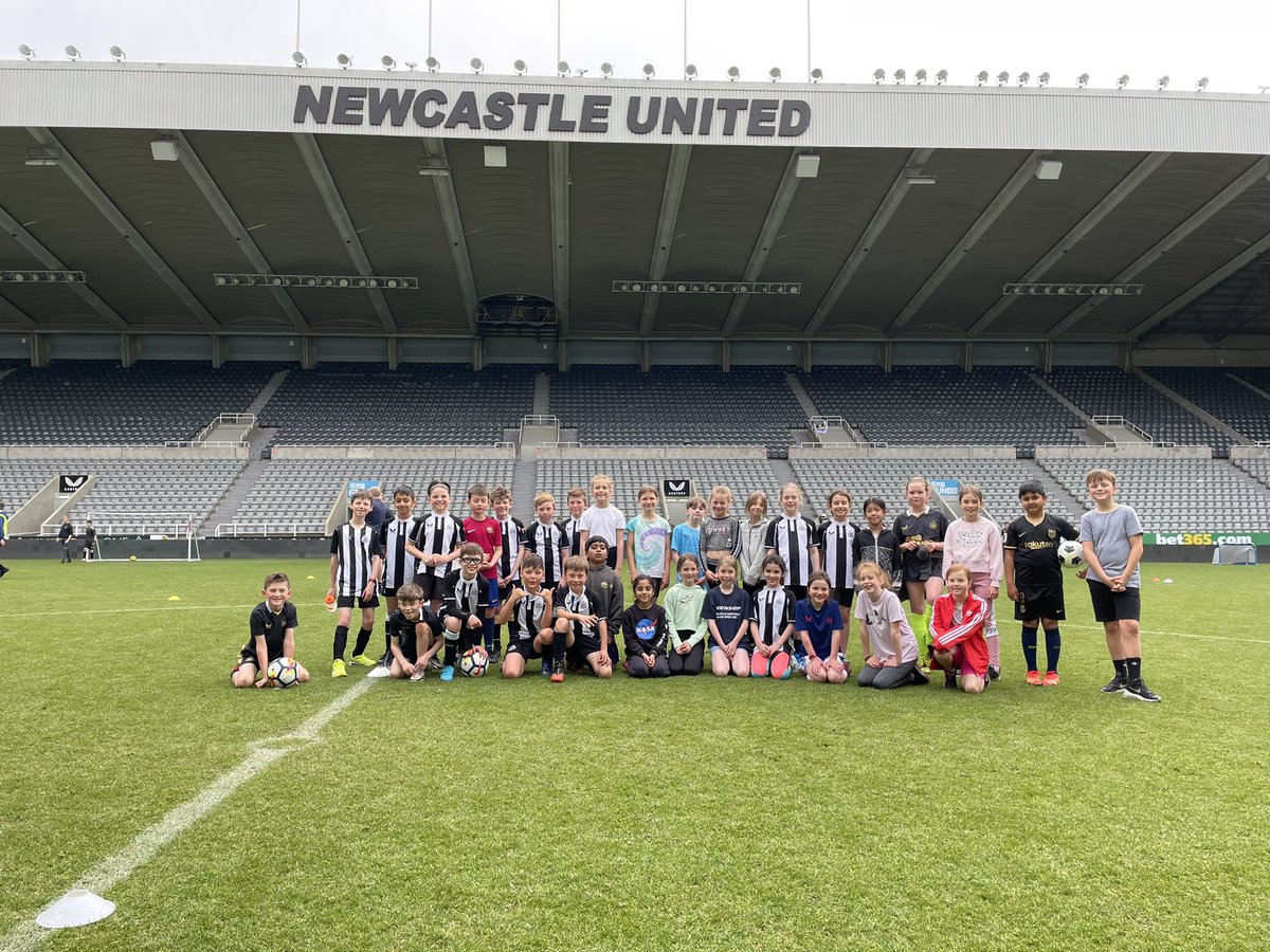 SkylarksHFS's tweet photo. Thank you so much to Lewis and @NU_Foundation for a truly memorable morning at St James Park. You have made children and adults alike, very happy! @Class7HFS @Class6HFS 👏🏻👏🏻⚽️⚽️ https://t.co/DIErPEeiVY