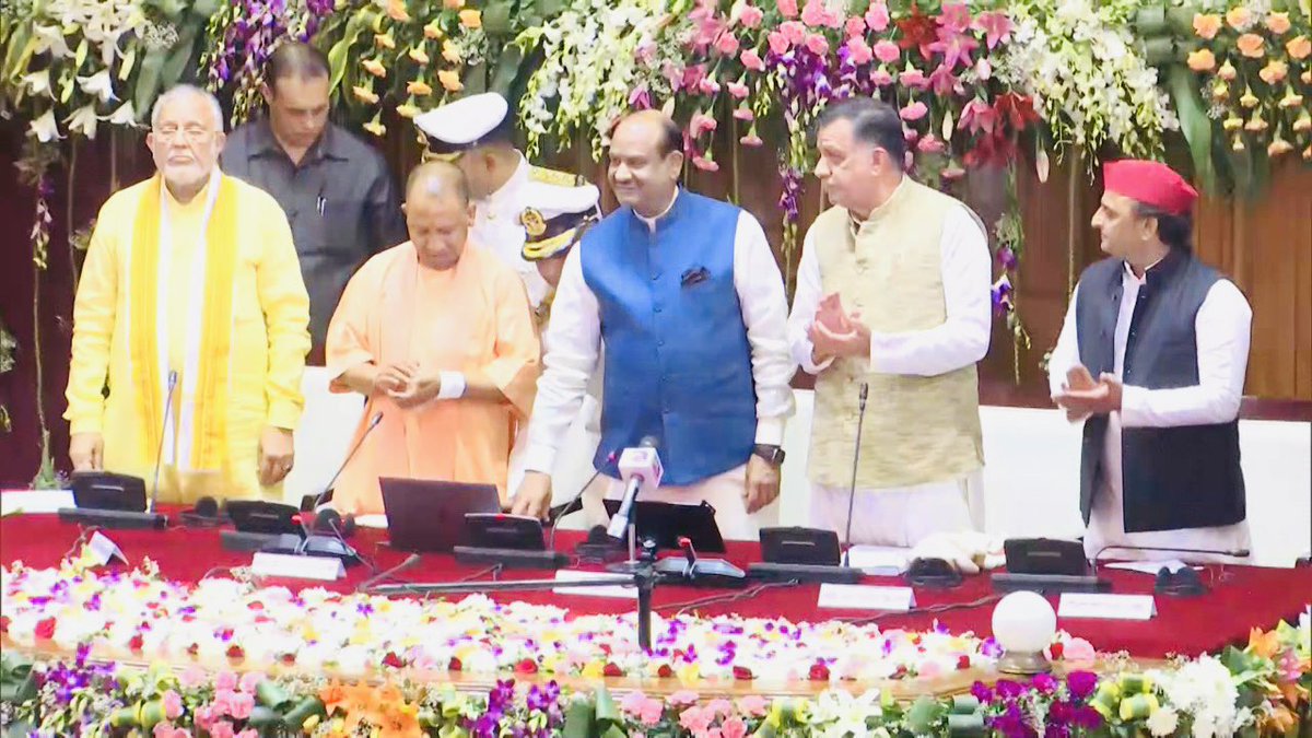 loksabhaspeaker's tweet photo. आज उत्तर प्रदेश विधानसभा के नवनिर्वाचित सदस्यों के प्रबोधन व ई-विधान व्यवस्था के शुभारंभ के दौरान सम्मानित विधायकों को संबोधित करते हुए इस बात पर बल दिया कि लोकतंत्र के सशक्तिकरण के साथ संसदीय परंपराओं और विधायी प्रक्रियाओं को समृद्ध बनाना हमारा ध्येय होना चाहिए। https://t.co/eLNCqSnM53