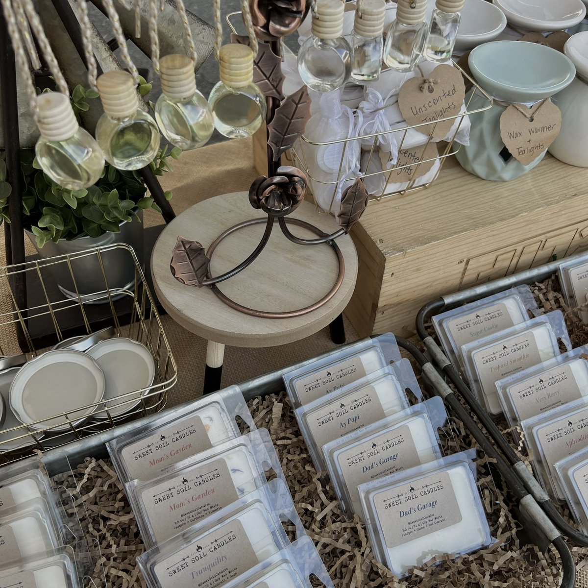 sweetsoilcandle's tweet photo. Are you seeing what I'm seeing!? We just released our car diffusers at last weekend's pop-up, and they were gone by the end of the day!
#candles #cardiffusers #homedecor #smallbusiness #soywaxcandles #sweetsoilcandles #waxmelts #woodenwick https://t.co/kaOkXB9M7R