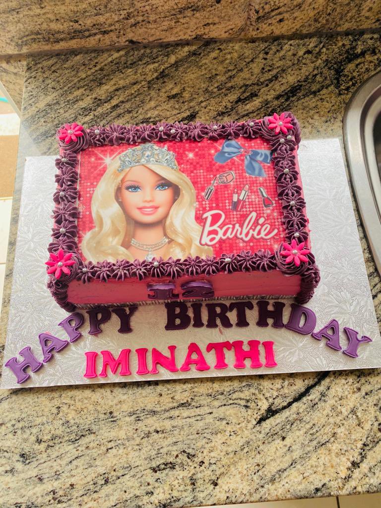 ThandoMaxama97's tweet photo. @MohauSam We have an events company. We do deco, furniture hire, we also bake cakes and cupcakes 😊 https://t.co/pBROmUhZKZ