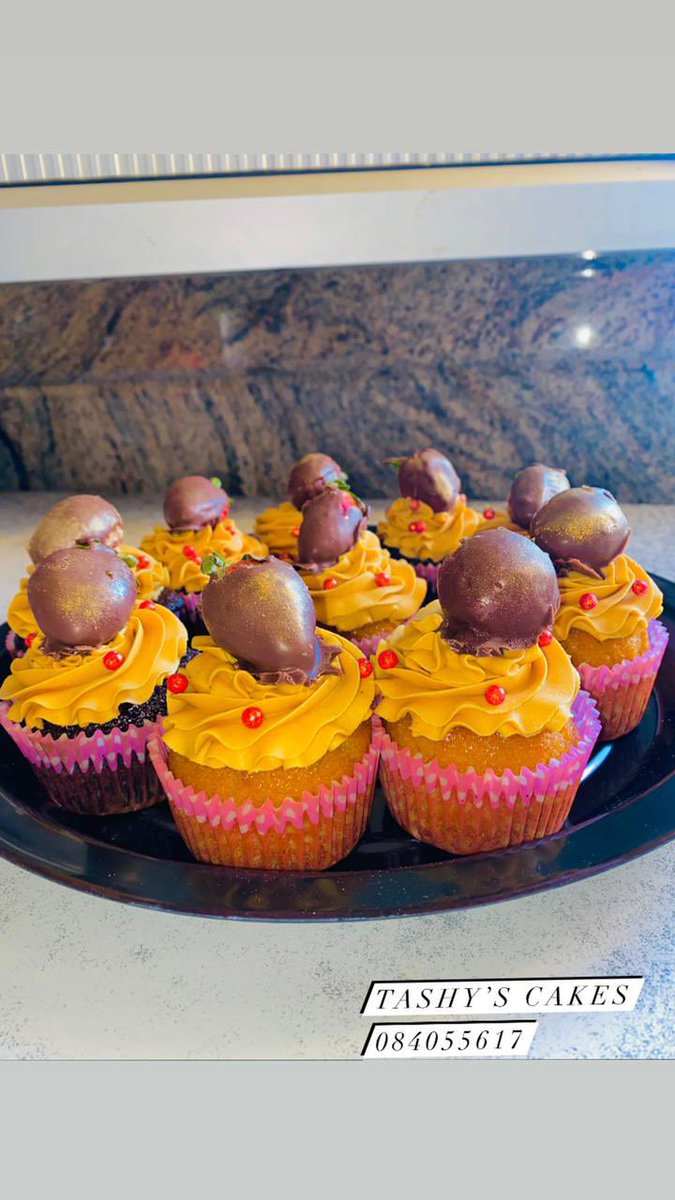 ThandoMaxama97's tweet photo. @MohauSam We have an events company. We do deco, furniture hire, we also bake cakes and cupcakes 😊 https://t.co/pBROmUhZKZ