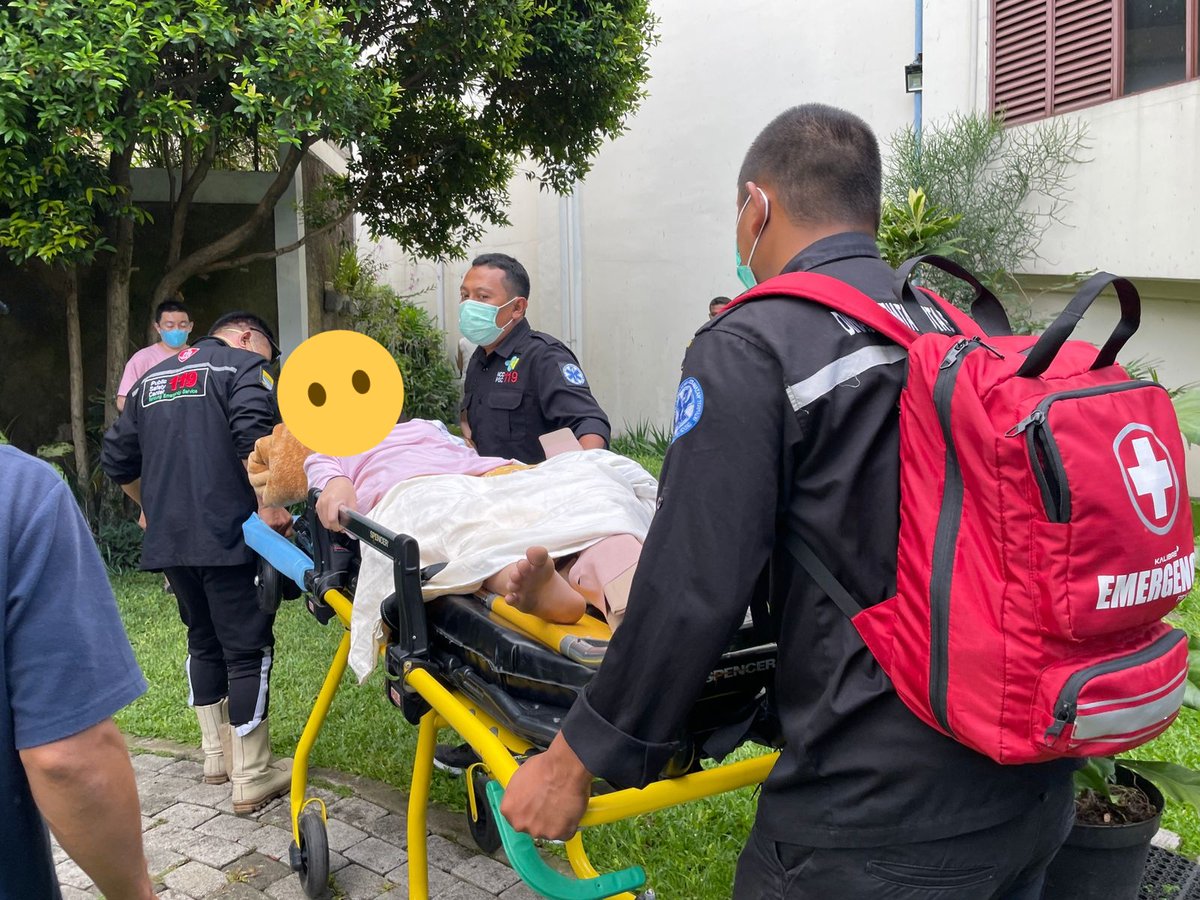 119bdgemergency's tweet image. Kecelakaan di jalan, sakit di rumah. Jangan ragu panggil kami di no 119 atau 08112442119 !! Kami siaga untuk anda 24 jam.
@Bandung_Dinkes @ahyaniR13 @halo_bandung @humasbandung_ @PRFMnews