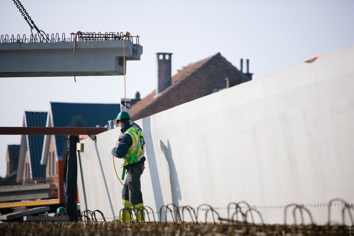 embuild_vl's tweet photo. #Event Kom op 24 mei naar infosessie 
@BATIBOUW
 rond Circulair #Betonakkoord Vlaanderen. Dit om duurzamer bouwen te ondersteunen en meest uiteenlopende toepassingen te versterken #verduurzamen #Beton @JeroenVrijders @FedBeton
#GBV #VSOR Meer weten? https://t.co/HvuMYVPeBZ https://t.co/tppScnw3IP