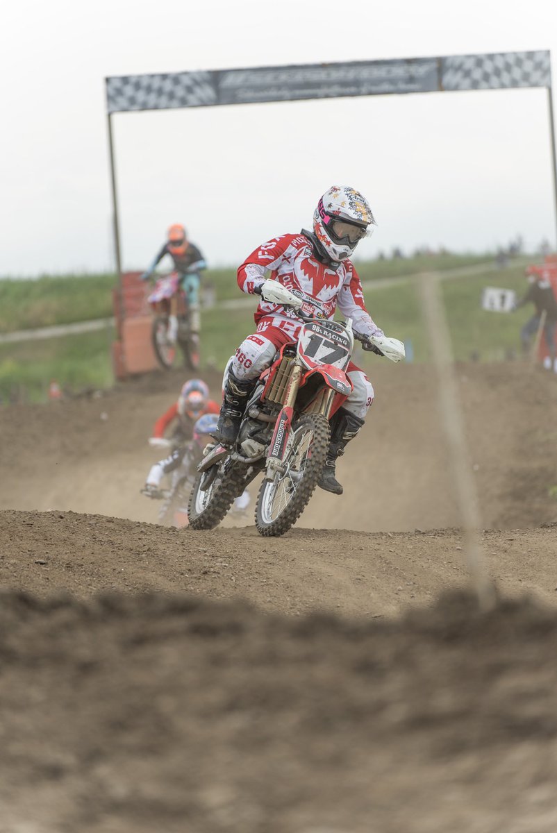 minori_MX_16's tweet photo. レースをしている感じが伝わってくる写真たち！
📸肘爆Photo  @kokey_mx 

でも走りはまだまだ😇
もっとカッコいい走りができるように、次戦に向けてCRFに乗り込みます💪

#決勝 #レース感 #肘爆Photo 

#dirtfreak #dirtbikeplus
#Arai #swans_mx
#RK #EXCEL #mxfieldtoyota
#NGK #OPTIMIND https://t.co/oPXLT0yJcX