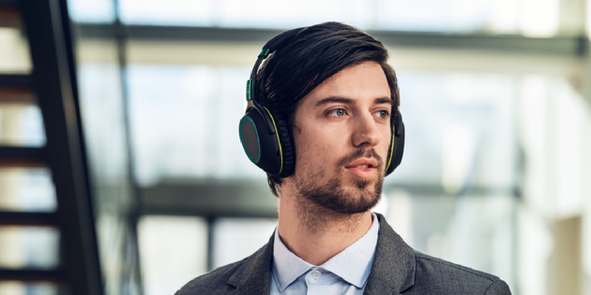 Eposaudio's tweet photo. Love all things tech and F1? Then check out James Ide's review of our ADAPT 660 AMC headset for the Mirror online, where he awards them a 4/5 stars for their design, ANC technology and audio quality: https://t.co/txIiAqFfxO
#EPOS #EPOSADAPT #AstonMartinF1 https://t.co/68dNGApeHB