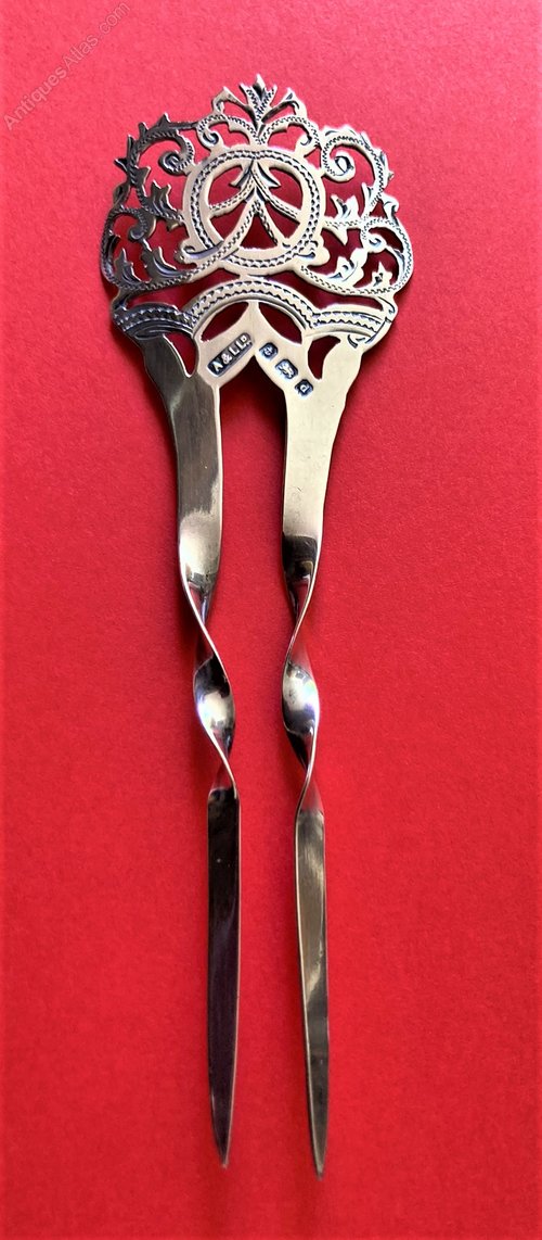 antiques_atlas's tweet photo. Forte Antiques York
Has for sale this rather lovely
Edwardian Silver Hair Comb, Adie & Lovekin, 1903
Click this link for more images and details
https://t.co/eJUxeXyMwJ
#antiquesilver #silverhairslide #silvercomb #victoriansilver
#adieandlovekin #bridalwear #antiquebridalwear https://t.co/SPDPPrvFdq