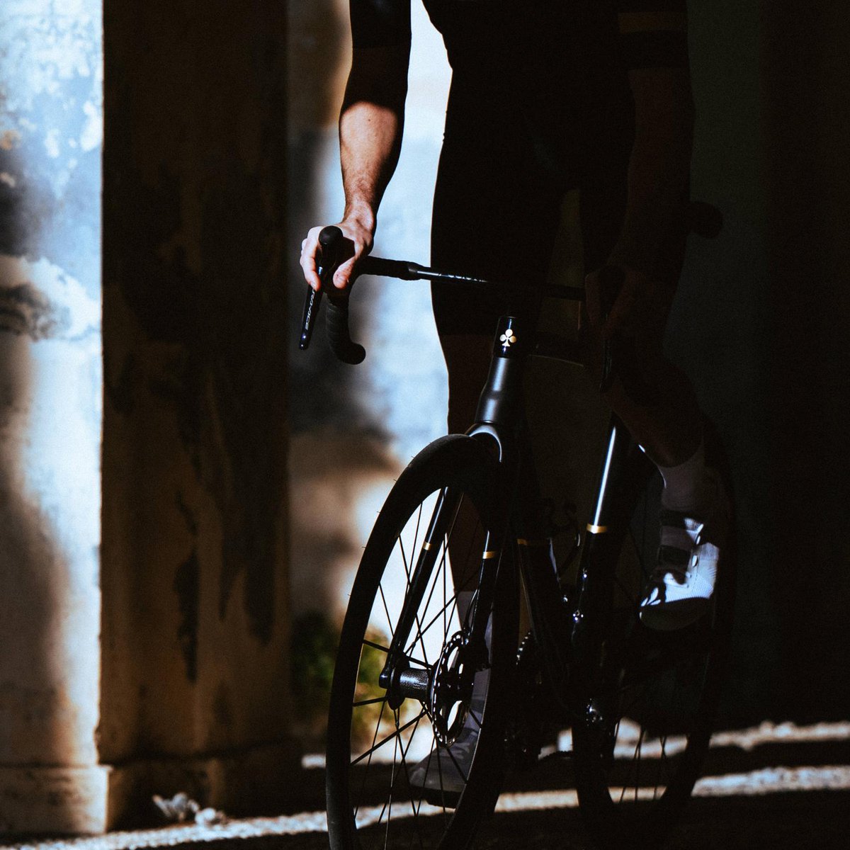 Colnagoworld's tweet photo. Bellezza Italiana.
The C68 is completely designed and built in Italy. From tubes to lugs, from painting to assembly.
Italy means care for the details and beauty of the product above all else.
#ColnagoC68Titanium #Colnago #Italianity #MadeInItaly https://t.co/5c2VsljrbK