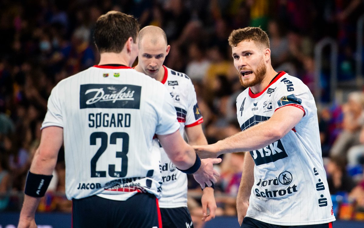 SGFleHa's tweet photo. Gekämpft bis zum Schluss 🔥
Bei der Partie gegen @FCBhandbol geben unsere Jungs bis zum Abpfiff alles und zeigen eine starke Leistung! Dennoch geht der Traum vom #FinalFour der @ehfcl leider nicht in Erfüllung. 🙁
__________
#BARSGF 27:24
#MoinMoinEurope
#OhneGrenzen https://t.co/4BvhYYU8Bz