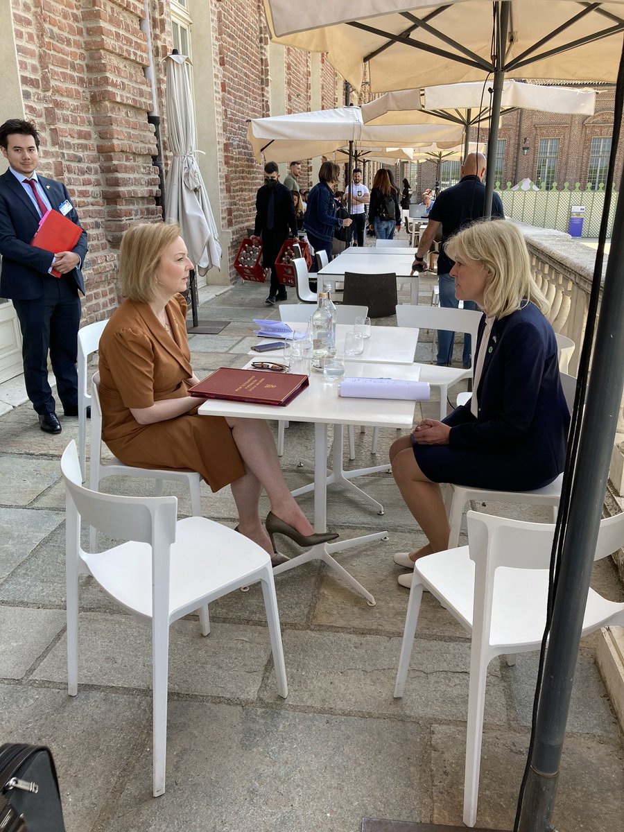 Anna Hallberg tweet media