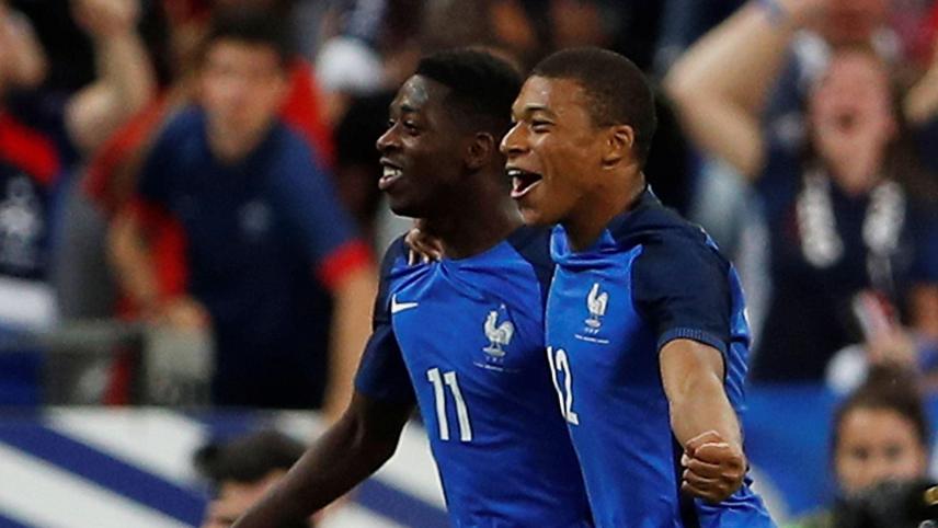 Mesqu1supporter's tweet photo. Motivé par l'idée de jouer avec Ousmane Dembélé et Paul Pogba en saison régulière. Kylian Mbappe a décidé de prolonger au @PSGinside https://t.co/xVSLHcLBZo