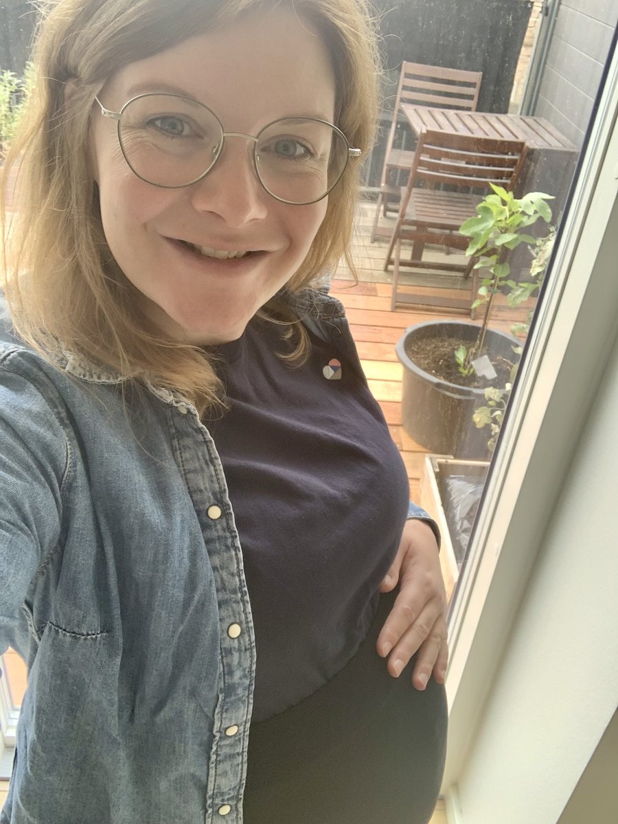GreenVera22's tweet photo. Juuuuust managed to squeeze into one of my #UmbracoTees 😅🤰

Happy Friday and happy #UmbracoTees day! 😃 #Umbraco https://t.co/k2jbK31Se3