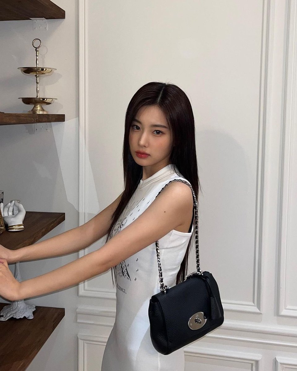 DC_HYEWON's tweet photo. #강혜원 #혜원 #kanghyewon #hyewon #カンヘウォン #ヘウォン @hyemu_official

20220520 혬스타그램

https://t.co/NtwKWSsOXc https://t.co/fOPjwHmWfp