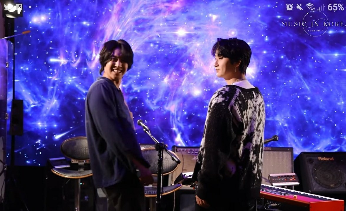 SarahBamboo's tweet image. OMG! overload handsome and cuteness the 2 hyung of SS501 bts of "Same Old Story" MusicInKorea S3 
Thanks our HJ to feed us behind the scenes n congrats! #SameOldStory really beautiful song n melody 🎸🎤🎶💚
#KimHyunJoong
#HeoYoungSaeng
#MusicInKoreaS3

youtu.be/ouaHI9nntU8