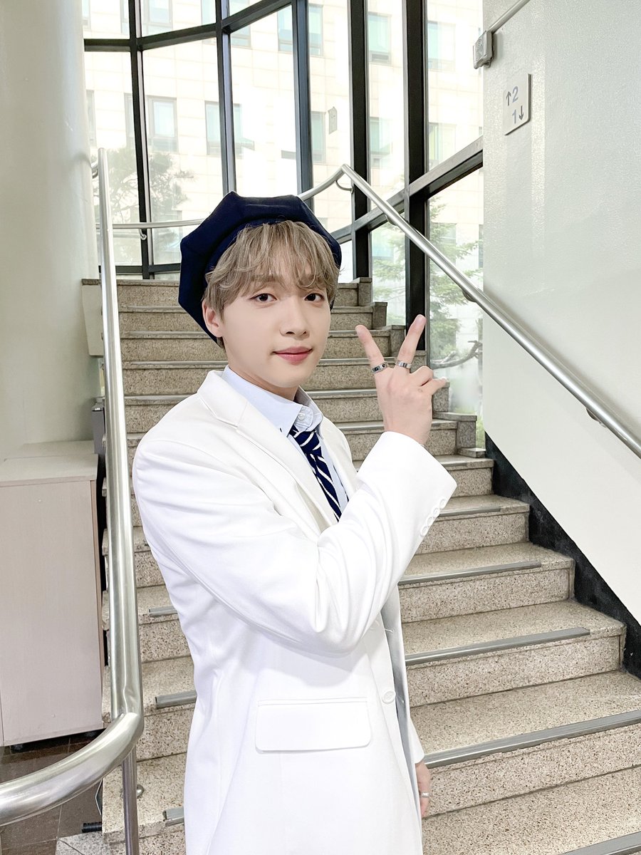 jeongsewoon_twt's tweet photo. [#정세운]
2022.05.20 KBS2 #뮤직뱅크 
Roller Coaster 운행 완료🎢

세운이 무대 어디까지 더 완벽해질지
세운이 얼굴 어디까지 더 귀여워질지
알 수 없는 하루하루 😘

#JEONGSEWOON
#Where_is_my_Garden
#RollerCoaster #롤러코스터 https://t.co/OtdKpnDtBy