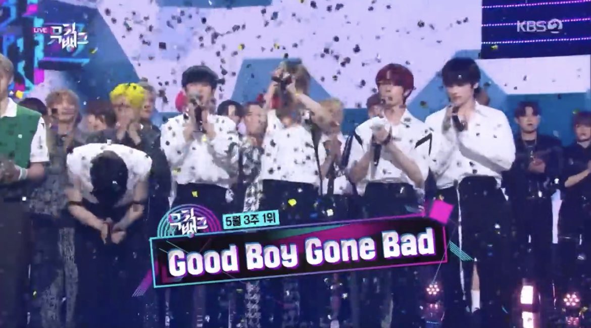 sweetpeach_txt's tweet photo. #GBGB1stWin
#짱바투_1위_부셔부셔놔

지비지비 활동 첫 1위 너무 축하해 너무 장하다 우리 투바투… 사랑해 마지않는 다섯 아이들이 항상 이렇게 웃는 일들만 가득 했으면 좋겠다💖 다시 한 번 너무 축하해 얘들아🥳🎉 https://t.co/MIYjLGvxRg