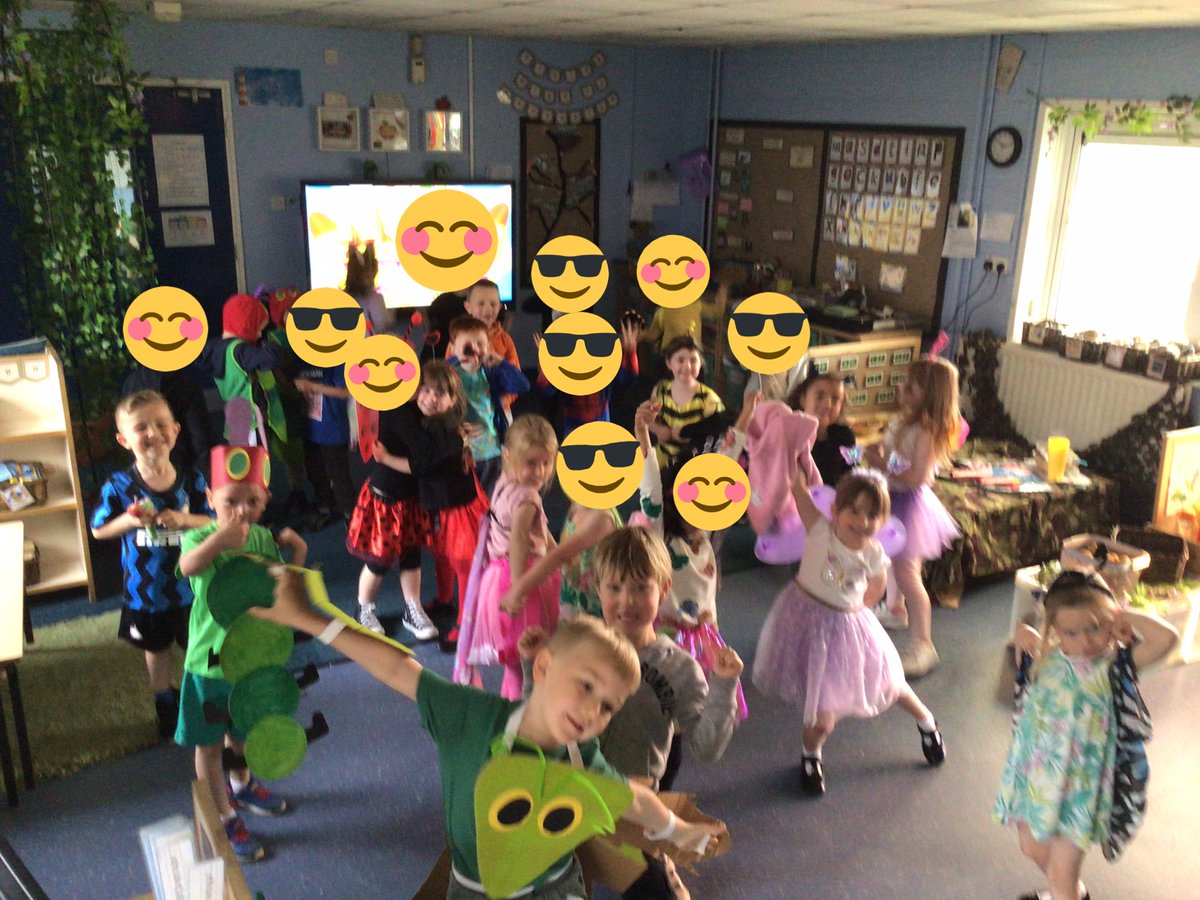 austhorperec's tweet photo. Reception are having a blast at our Ugly Bug Ball 🐛🪲🐞🦋🐝🐜🕷🪳🦟 @AusthorpeStaff @austhorpeschool https://t.co/WbJ3ReLhMH