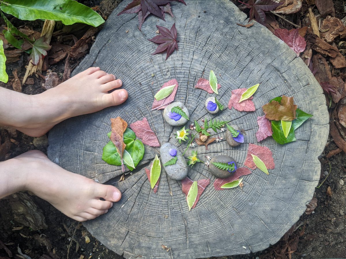 Rebeccaannbirch's tweet photo. NEWS I've gone down to around 40% screen-based work in the last 6 months. Forest childminding, gardening and coaching fill my time more than ever and LOOK at what the kiddos created yesterday. Ahhh my heart! 💛💜💙💙🍂🍁🌿 #ForestSchool #WildWork https://t.co/MvEQgf6G0S