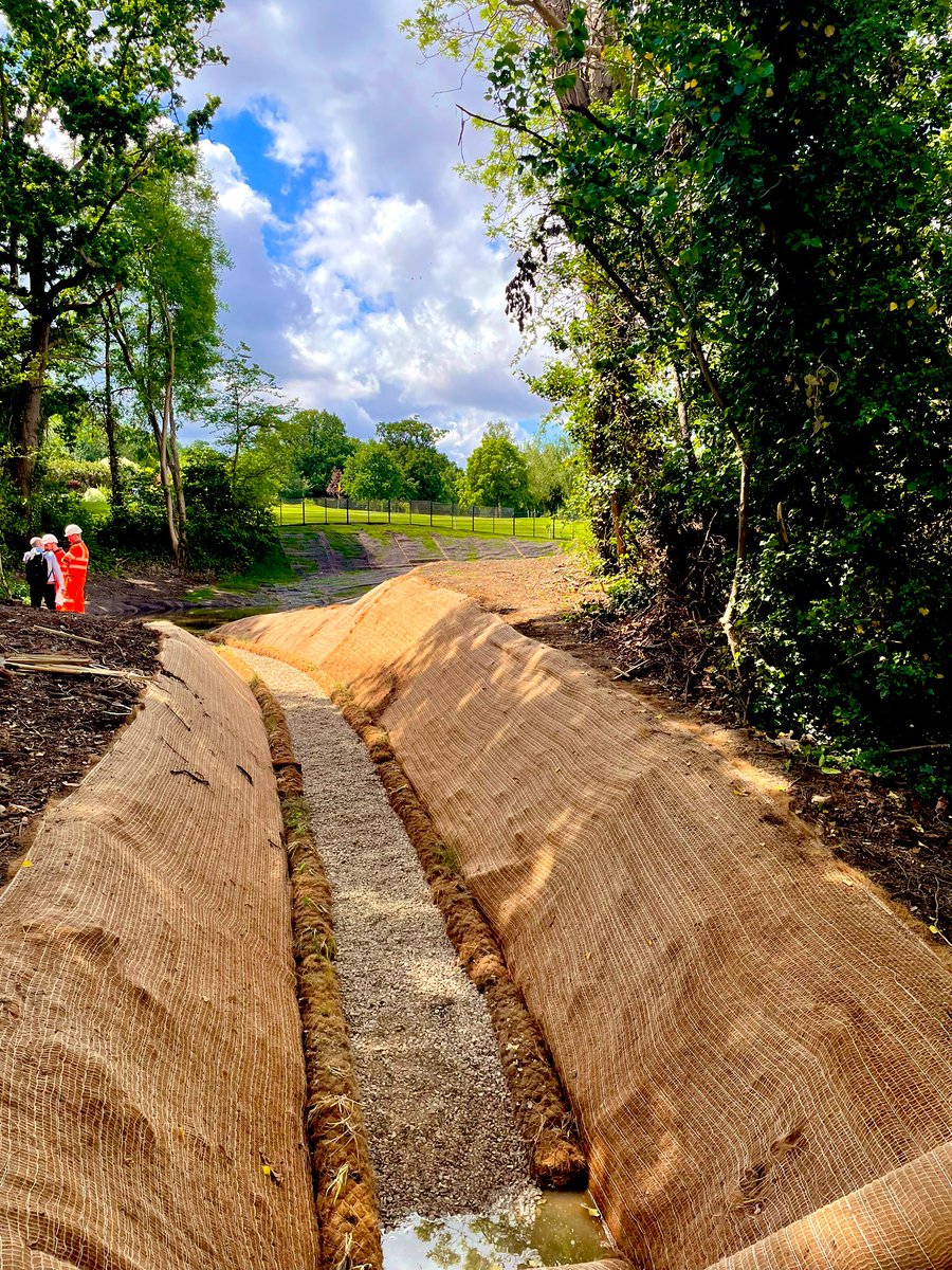 AndrewKauffma20's tweet photo. Great to get down to @Merton_Council Wimbledon Park yesterday to see the progress being made by teams from #WardandBurke as they progress #WimbledonParkLakeProject with #coirmesh erosion control fabric and #coirrolls aquatic planting going into channels and #Landscaping https://t.co/QLgeErWS0i