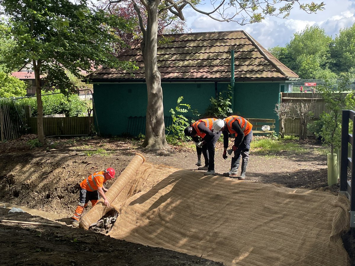 AndrewKauffma20's tweet photo. Great to get down to @Merton_Council Wimbledon Park yesterday to see the progress being made by teams from #WardandBurke as they progress #WimbledonParkLakeProject with #coirmesh erosion control fabric and #coirrolls aquatic planting going into channels and #Landscaping https://t.co/QLgeErWS0i